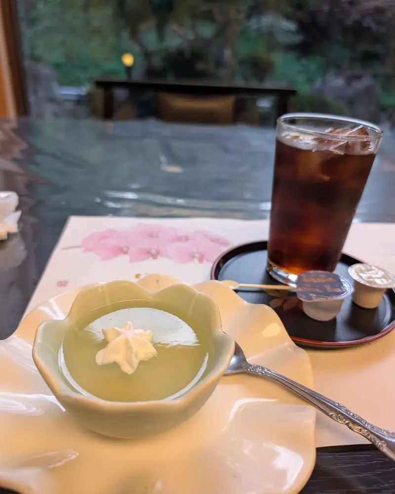 夕食のデザートに出たカボスゼリー